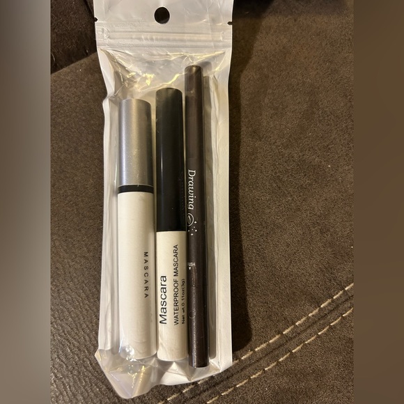 Eye makeup set with silk fiber mascara, waterproof mascara, & eyebrow pencil - Picture 1 of 2